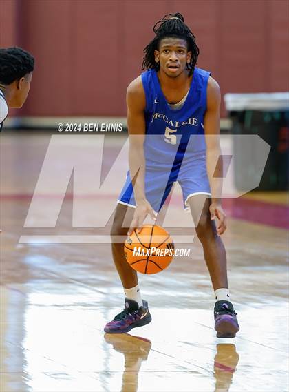 Thumbnail 3 in Mt. Bethel Christian Academy vs. McCallie (Hard in the Paint) photogallery.