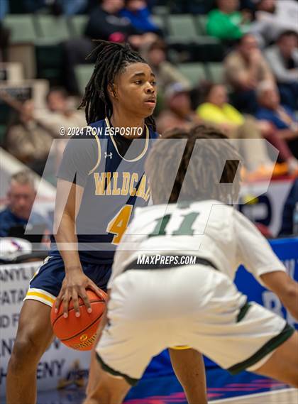 Thumbnail 2 in Elmont vs West Genesee (NYSPHSAA Class AA Final) photogallery.