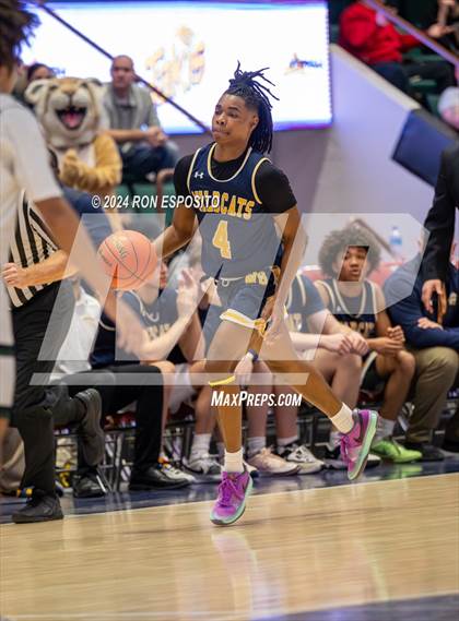 Thumbnail 3 in Elmont vs West Genesee (NYSPHSAA Class AA Final) photogallery.