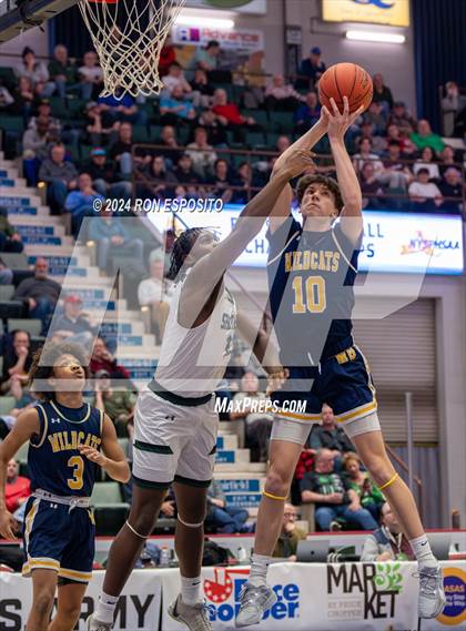 Thumbnail 2 in Elmont vs West Genesee (NYSPHSAA Class AA Final) photogallery.