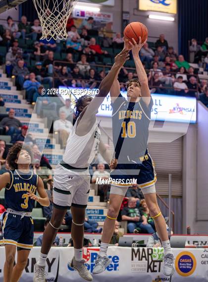 Thumbnail 1 in Elmont vs West Genesee (NYSPHSAA Class AA Final) photogallery.