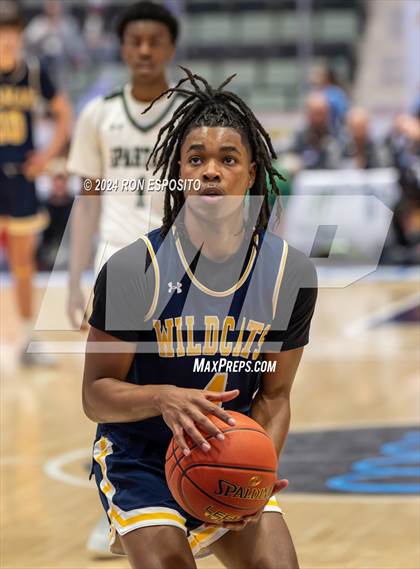 Thumbnail 3 in Elmont vs West Genesee (NYSPHSAA Class AA Final) photogallery.
