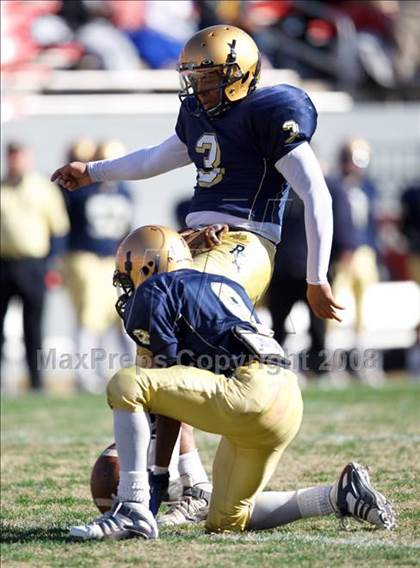 Thumbnail 3 in East Lincoln vs. Reidsville (NCHSAA 2-AA Football Final) photogallery.