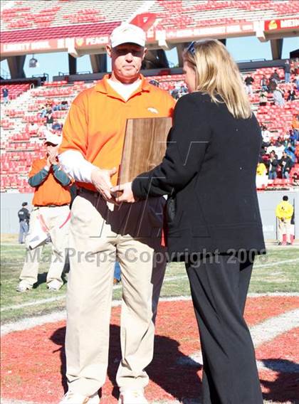 Thumbnail 2 in East Lincoln vs. Reidsville (NCHSAA 2-AA Football Final) photogallery.