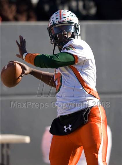 Thumbnail 3 in East Lincoln vs. Reidsville (NCHSAA 2-AA Football Final) photogallery.