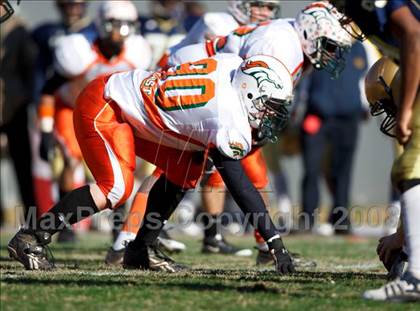 Thumbnail 3 in East Lincoln vs. Reidsville (NCHSAA 2-AA Football Final) photogallery.