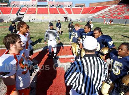 Thumbnail 2 in East Lincoln vs. Reidsville (NCHSAA 2-AA Football Final) photogallery.
