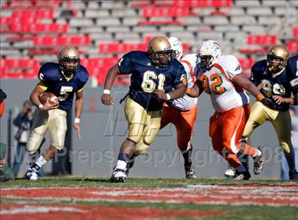 Thumbnail 3 in East Lincoln vs. Reidsville (NCHSAA 2-AA Football Final) photogallery.