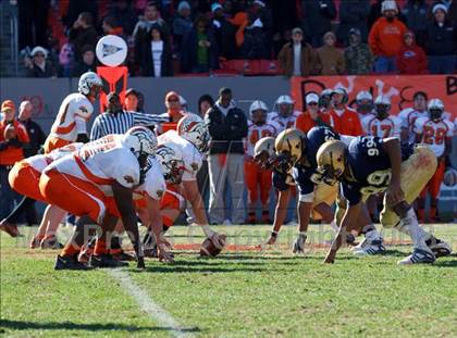 Thumbnail 1 in East Lincoln vs. Reidsville (NCHSAA 2-AA Football Final) photogallery.