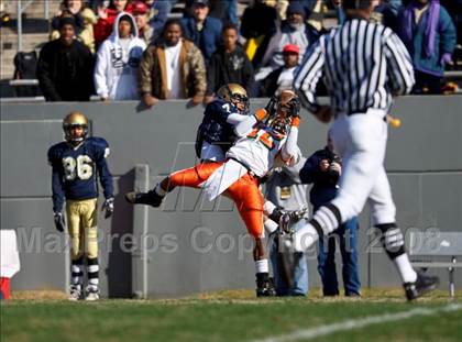 Thumbnail 1 in East Lincoln vs. Reidsville (NCHSAA 2-AA Football Final) photogallery.