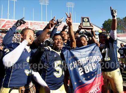 Thumbnail 1 in East Lincoln vs. Reidsville (NCHSAA 2-AA Football Final) photogallery.