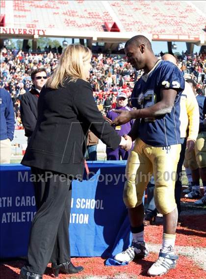 Thumbnail 1 in East Lincoln vs. Reidsville (NCHSAA 2-AA Football Final) photogallery.