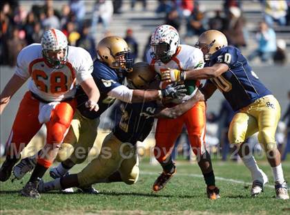 Thumbnail 3 in East Lincoln vs. Reidsville (NCHSAA 2-AA Football Final) photogallery.