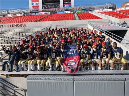 Thumbnail 2 in East Lincoln vs. Reidsville (NCHSAA 2-AA Football Final) photogallery.