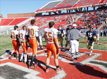 Thumbnail 1 in East Lincoln vs. Reidsville (NCHSAA 2-AA Football Final) photogallery.