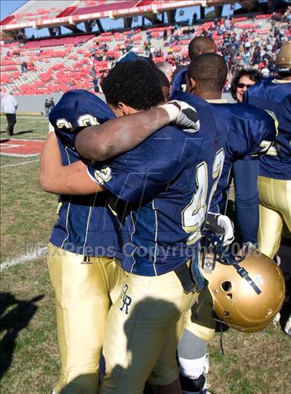Thumbnail 1 in East Lincoln vs. Reidsville (NCHSAA 2-AA Football Final) photogallery.