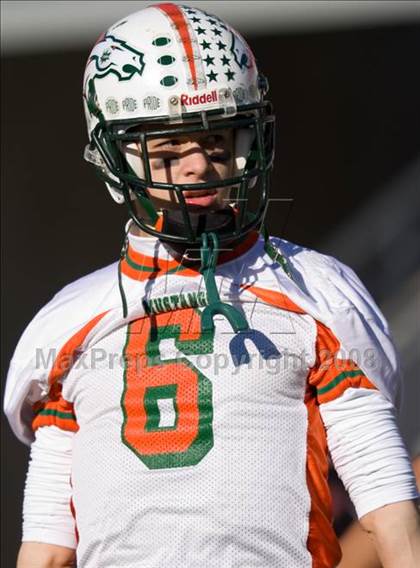 Thumbnail 1 in East Lincoln vs. Reidsville (NCHSAA 2-AA Football Final) photogallery.