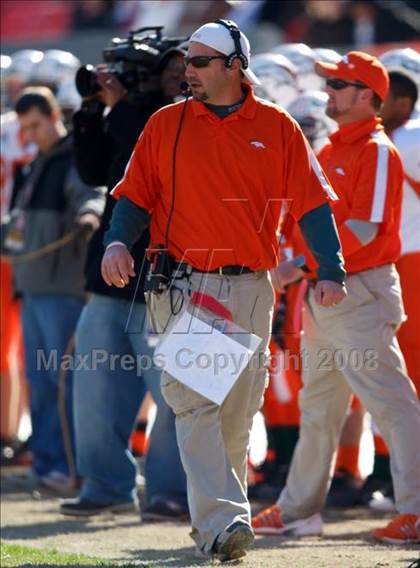 Thumbnail 3 in East Lincoln vs. Reidsville (NCHSAA 2-AA Football Final) photogallery.
