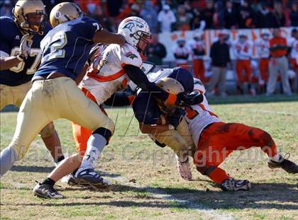 Thumbnail 1 in East Lincoln vs. Reidsville (NCHSAA 2-AA Football Final) photogallery.