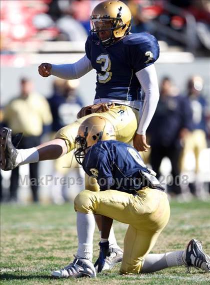 Thumbnail 1 in East Lincoln vs. Reidsville (NCHSAA 2-AA Football Final) photogallery.