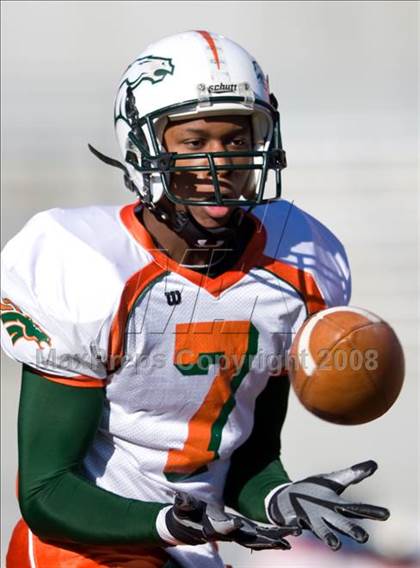 Thumbnail 3 in East Lincoln vs. Reidsville (NCHSAA 2-AA Football Final) photogallery.