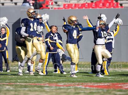 Thumbnail 1 in East Lincoln vs. Reidsville (NCHSAA 2-AA Football Final) photogallery.