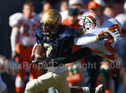 Thumbnail 3 in East Lincoln vs. Reidsville (NCHSAA 2-AA Football Final) photogallery.