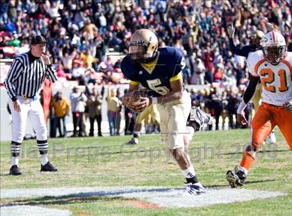 Thumbnail 2 in East Lincoln vs. Reidsville (NCHSAA 2-AA Football Final) photogallery.