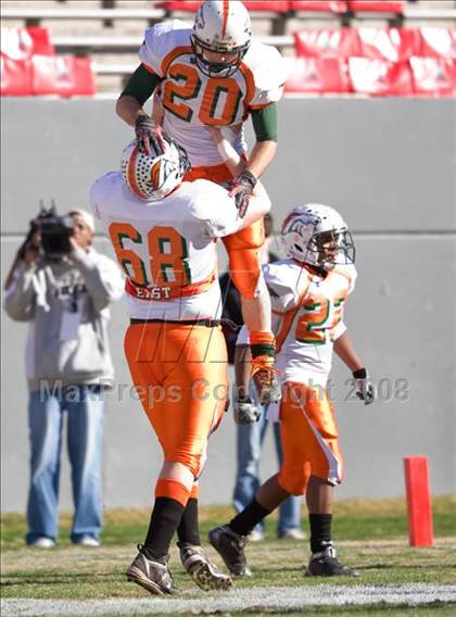 Thumbnail 2 in East Lincoln vs. Reidsville (NCHSAA 2-AA Football Final) photogallery.