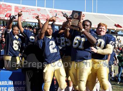 Thumbnail 2 in East Lincoln vs. Reidsville (NCHSAA 2-AA Football Final) photogallery.