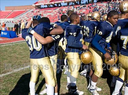 Thumbnail 3 in East Lincoln vs. Reidsville (NCHSAA 2-AA Football Final) photogallery.