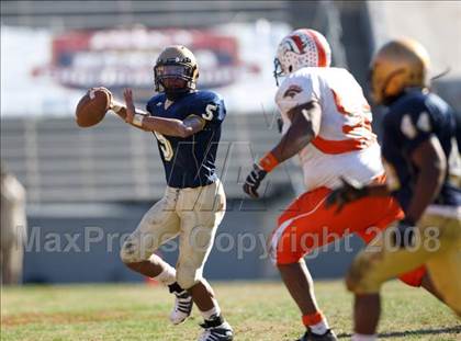 Thumbnail 3 in East Lincoln vs. Reidsville (NCHSAA 2-AA Football Final) photogallery.