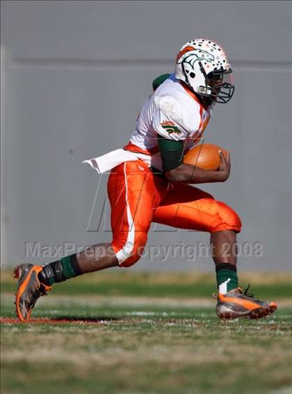 Thumbnail 3 in East Lincoln vs. Reidsville (NCHSAA 2-AA Football Final) photogallery.