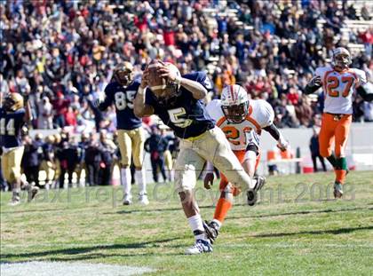 Thumbnail 1 in East Lincoln vs. Reidsville (NCHSAA 2-AA Football Final) photogallery.