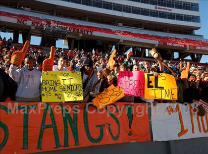 Thumbnail 3 in East Lincoln vs. Reidsville (NCHSAA 2-AA Football Final) photogallery.