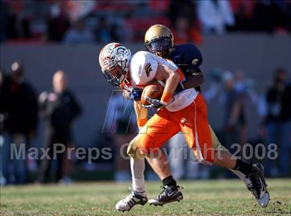 Thumbnail 1 in East Lincoln vs. Reidsville (NCHSAA 2-AA Football Final) photogallery.