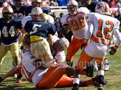 Thumbnail 2 in East Lincoln vs. Reidsville (NCHSAA 2-AA Football Final) photogallery.