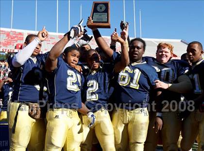 Thumbnail 1 in East Lincoln vs. Reidsville (NCHSAA 2-AA Football Final) photogallery.