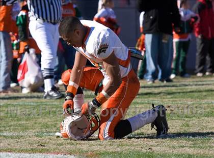 Thumbnail 2 in East Lincoln vs. Reidsville (NCHSAA 2-AA Football Final) photogallery.