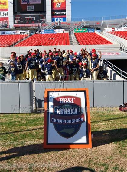 Thumbnail 3 in East Lincoln vs. Reidsville (NCHSAA 2-AA Football Final) photogallery.