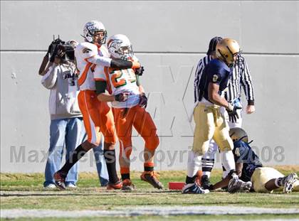 Thumbnail 1 in East Lincoln vs. Reidsville (NCHSAA 2-AA Football Final) photogallery.
