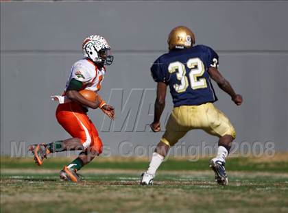 Thumbnail 1 in East Lincoln vs. Reidsville (NCHSAA 2-AA Football Final) photogallery.