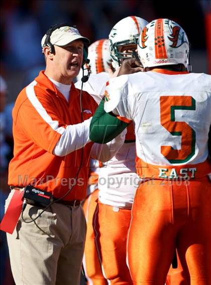 Thumbnail 1 in East Lincoln vs. Reidsville (NCHSAA 2-AA Football Final) photogallery.