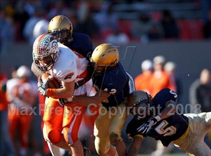 Thumbnail 1 in East Lincoln vs. Reidsville (NCHSAA 2-AA Football Final) photogallery.