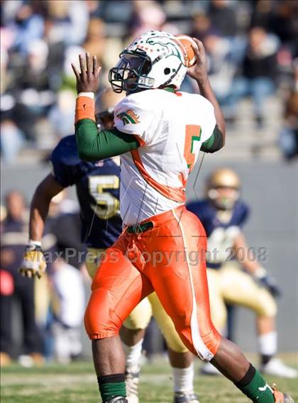 Thumbnail 2 in East Lincoln vs. Reidsville (NCHSAA 2-AA Football Final) photogallery.