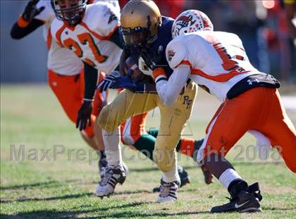 Thumbnail 1 in East Lincoln vs. Reidsville (NCHSAA 2-AA Football Final) photogallery.