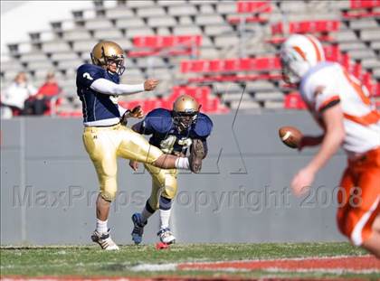 Thumbnail 1 in East Lincoln vs. Reidsville (NCHSAA 2-AA Football Final) photogallery.