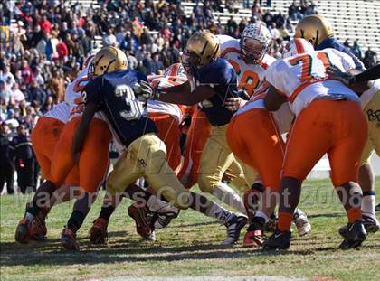 Thumbnail 2 in East Lincoln vs. Reidsville (NCHSAA 2-AA Football Final) photogallery.