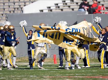 Thumbnail 3 in East Lincoln vs. Reidsville (NCHSAA 2-AA Football Final) photogallery.