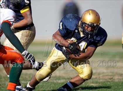 Thumbnail 1 in East Lincoln vs. Reidsville (NCHSAA 2-AA Football Final) photogallery.